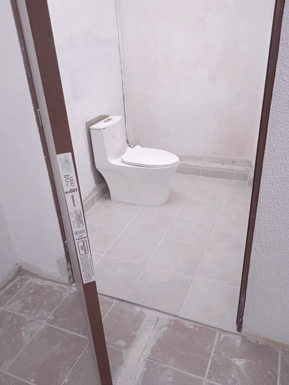 Manitas revisando una instalación en Alegia
